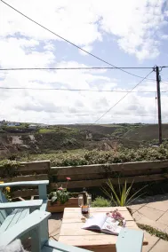 Spectacular one bedroom apartment , incredible coastal views, walk to the  beach - Image 5