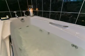 Glascoed - sleeps 4 guests  in 2 bedrooms - Image 3