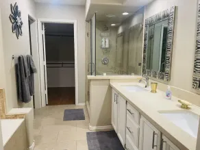Cheerful 3-bedroom home with private putting green - Image 4