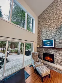 ⭐ 250 'BORD DE L'EAU RELAXANT, SPACIEUSE MAISON RÉNOVÉE AVEC 6 ACRES BOISÉES - Image 3