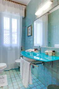 elegant apartment in the green and with large terrace - Image 3
