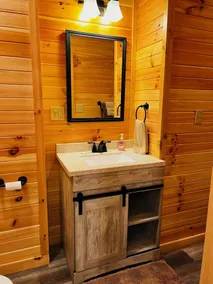 RIVERSIDE RENOVATED 1950's schoolhouse, HOT TUB, Pellet Stove, Pet Friendly - Image 5