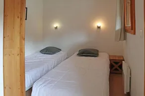 Ski-in/ski-out & foot of the slopes, 1st floor, swimming pool, sauna, balcony, tv, ski locker, 34m² - Image 5