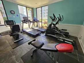 Stunning Views, 3BD/2BA w/ Private Balcony - Image 2