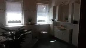 Vacation home with direct lake access - Image 2