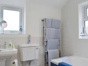 3 bedroom accommodation in Lowestoft - Image 4