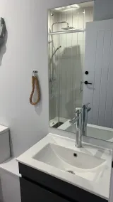 Deluxe Double Room with Ensuite - Image 5