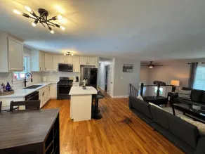 Fully renovated- 2 LIVING ROOMS, HOT TUB, POOL, GAME ROOM, FIREPIT, PAGODA. - Image 5