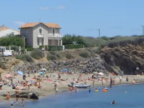 Large villa on front line beach with superb view , large enclosed garden - Image 3