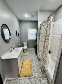 Mrs. Hughes Cottage - 2 bedroom House w/ parking - Image 4