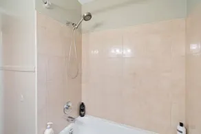 Cheery 2-BDRM in East Rochester! w/onsite parking - Image 5