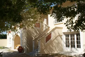 Annexe de mas provençal avec jardin et piscine privee et chauffee - Image 5