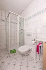 Acogedor apartamento para 2-5 personas con 3 dormitorios + 2 baños en una hermosa ubicación apartada con vistas a la montaña. - Image 5