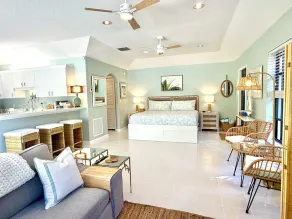 Tropical escape in a private guest cottage - 10 min from the beach! - Image 5