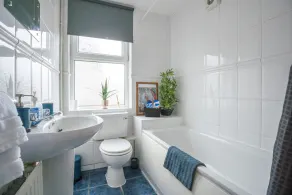 The Ella Fitzgerald - Modern 2 Bedroom Apartment, super close to City Centre - Image 5