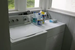 Whole House, 5 minutes by car to OU, 2 Bedroom, 1.5 bath, Smart TV, FREE Wi-Fi - Image 2