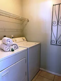 Beach Cottage - walk to Gulf - Sleeps up to 8 - Image 2