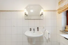 Apartment 'Lora' with Private Terrace and Wi-Fi - Image 4
