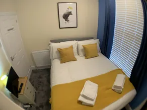 Whitworth Lodge. Sleeps 6 in 3 rooms netflix WIFI - Image 5
