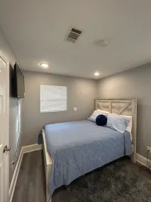 Cozy Home, fully fenced  with huge back yard - Image 4