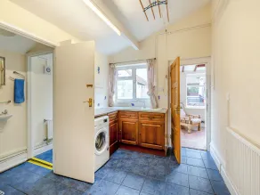 4 bedroom accommodation in West Huntspill, Highbridge - Image 3