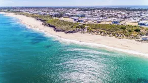 Seaside Stay | 3BR | Fire Pit | opposite Cafe | Sleeps 8 | dog friendly | beach - Image 5