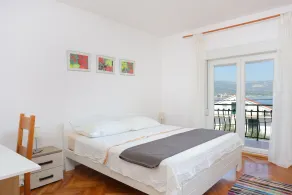 3-Zimmer-Ferienwohnung mit Terrasse und Meerblick Arbanija, Ciovo (A-1125-a) - Image 4