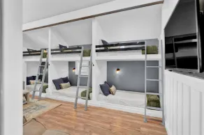 Cozy Fall Stay + Bunkroom + Jacuzzi + Fire Pit - Image 4