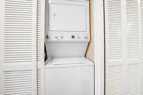 Bayfront retreat with water views, WiFi, washer/dryer, & pool access - Image 2