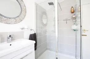 Modern Chic 2BR Townhouse in Central Oxford - Pass the Keys - Image 3