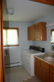 Quiet, 6 bedroom 4 bath Lakefront home, private sandy beach, near Colby College - Image 4
