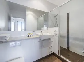Awesome Views Dolphin Quay Apartment Mandurah - Image 4