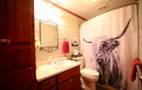 Entire Cloverdale Cabins.Hottub.Sleeps 13-16 - Image 5