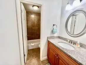 Gated condo near beaches, shops and dining - Image 3