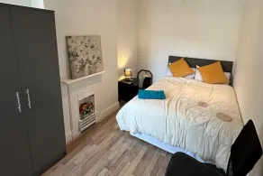 4 Bed House - Sleeps 10 - Garden - Parking - Wifi - Image 5