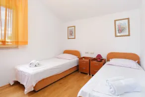 2-Zimmer-Ferienwohnung am Strand Seget Vranjica, Trogir (A-13771-b) - Image 5
