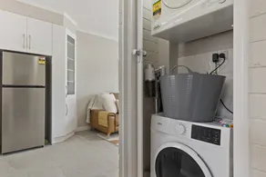 Bright 2-Bed Apartment Steps from Largs Bay Beach - Image 2