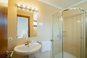 6 Bed Holiday Villa | Heated Pool | Hot Tub | Beach & Waterparks | Playa Blanca - Image 3