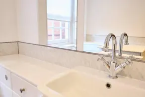Host & Stay - St Radigunds House - Image 4
