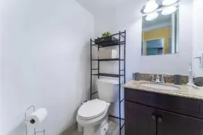 Cozy Delux 2BR + 2BTH in Toronto. Just 9mins from YYZ Airport. - Image 4