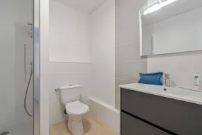 Scenic 6-Person Duplex Retreat - Image 3