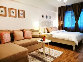 Sector 4 Charming Studio Apartment near Metro & Sun Plaza Mall - Image 5