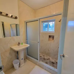 Restful Retreat - 12 mins to the beach! - Image 3