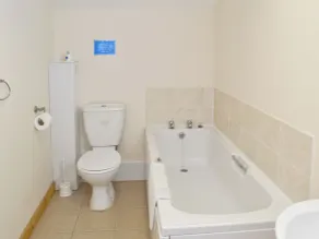 2 bedroom accommodation in Flamborough - Image 2
