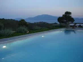 Villa isolée avec piscine privée sur l'île préservée d'Eubée - Image 5