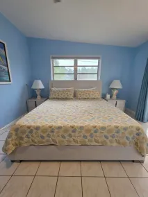 Welcome to Paradise!\nPrivate Pool, 40' Dock, Great Location - Image 5