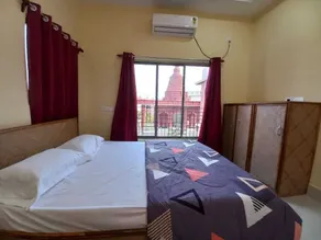 executive private room in bed and breakfast with pool - Image 3