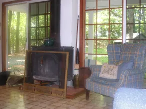 Quiet cottage on wooded property - Image 2