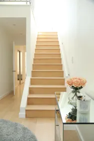 Luxurious  modern 5 stars townhouse  in the heart of Weho - Image 2