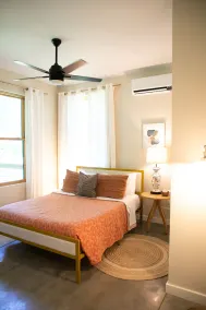 Walkable West Asheville Retreat. Urban Woods Sunny porch - Family Pet Friendly - Image 5